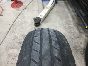 タイヤ　変形　タイヤ交換