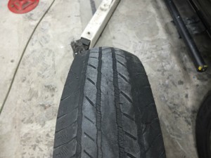 タイヤ　変形　タイヤ交換