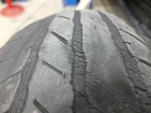 タイヤ　変形　タイヤ交換