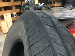 タイヤ　変形　タイヤ交換