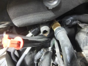 エスカレード　ヒーターホースコネクター