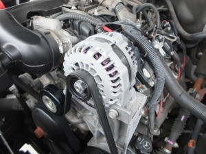 ユーコンデナリ　オルタネータ　15.5V