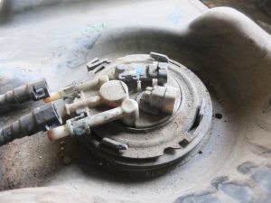 エスカレード　燃料ポンプ　九州