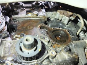 PTクルーザー　タイミングベルト　水漏れ