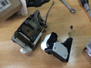 GMC　シエラ　アクチュエーター